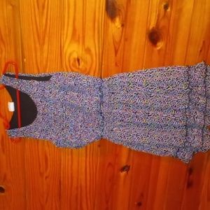 girl med sleeveless dress multi color print